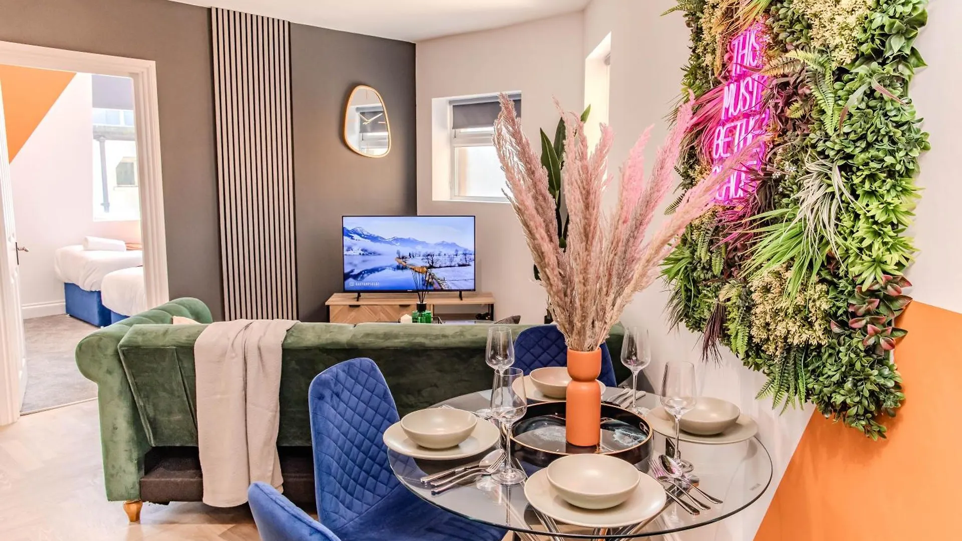 Super Central 2 Bedroom Flat I Next To Shopping Center & Brighton Beach