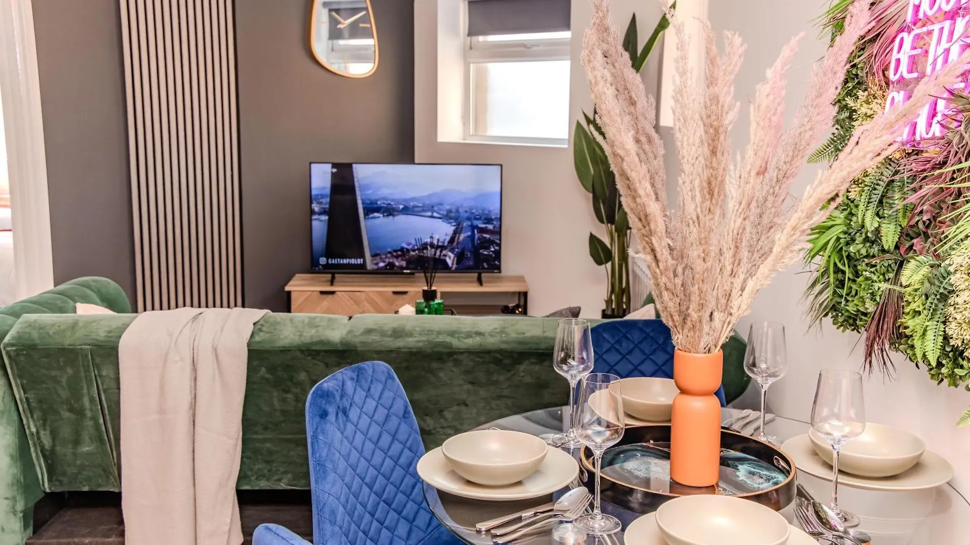 Super Central 2 Bedroom Flat I Next To Shopping Center & Brighton Beach Apartament